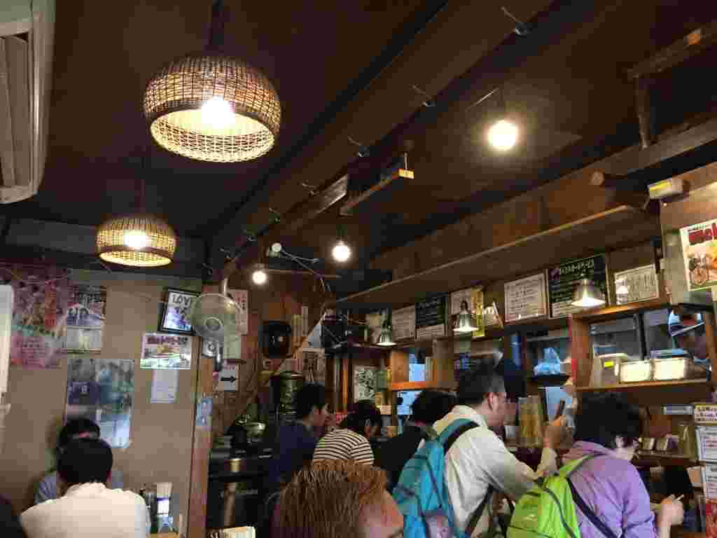 武蔵野アブラ学会の店内