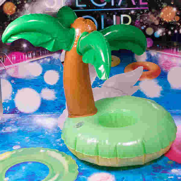キャンドゥの浮き輪タイプのドリンクホルダー