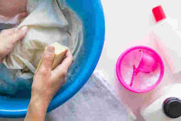 漂白剤を使っているところ