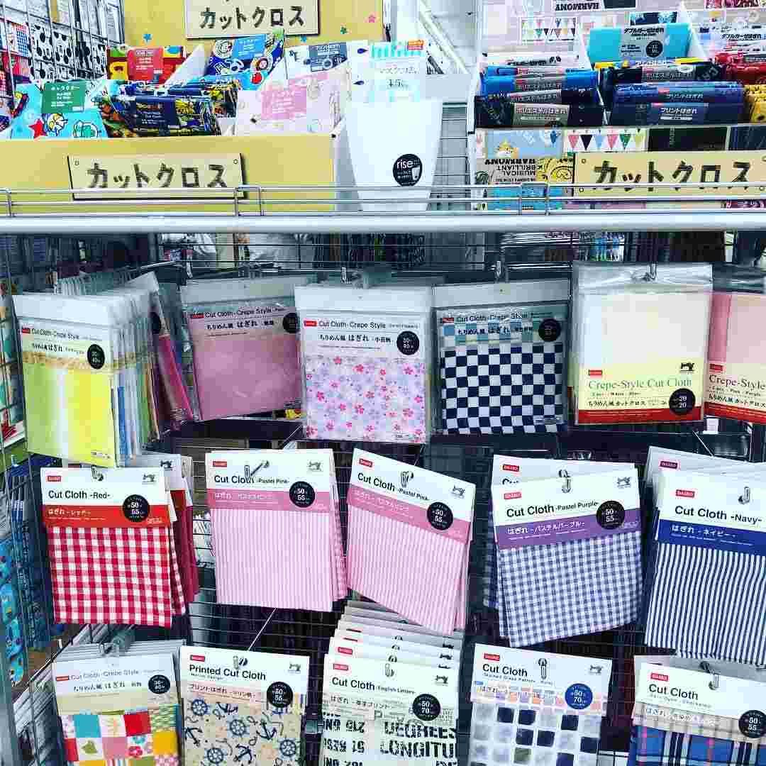 100均の布コーナー