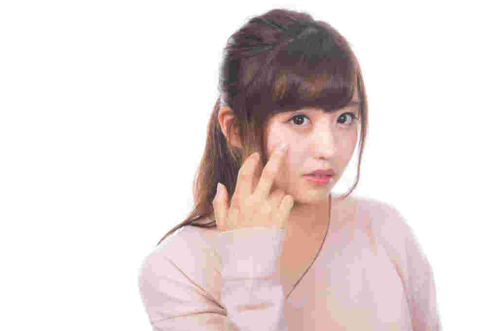 肌トラブルの女性イメージ
