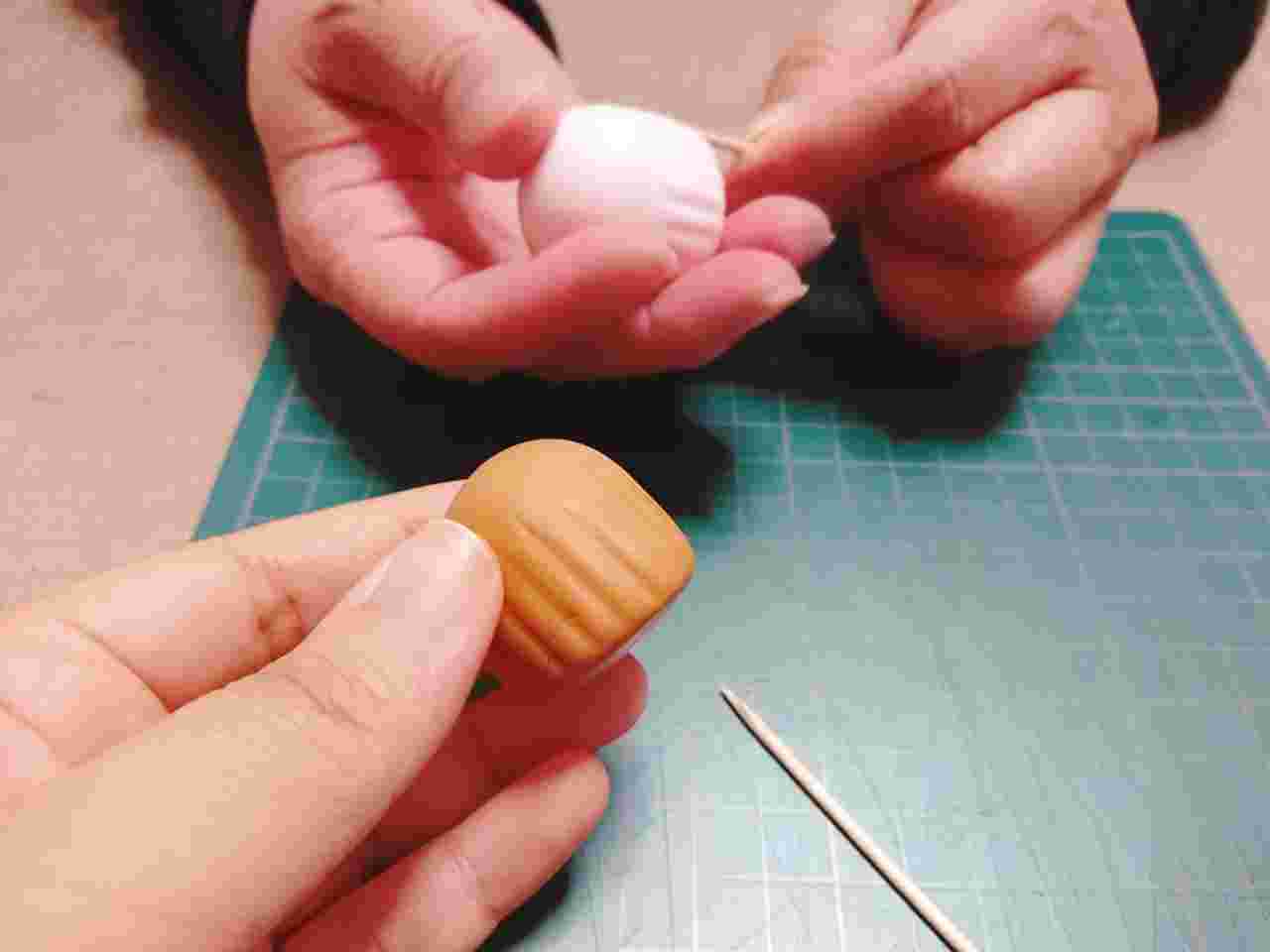 スイーツデコでケーキの土台を作っているイメージ