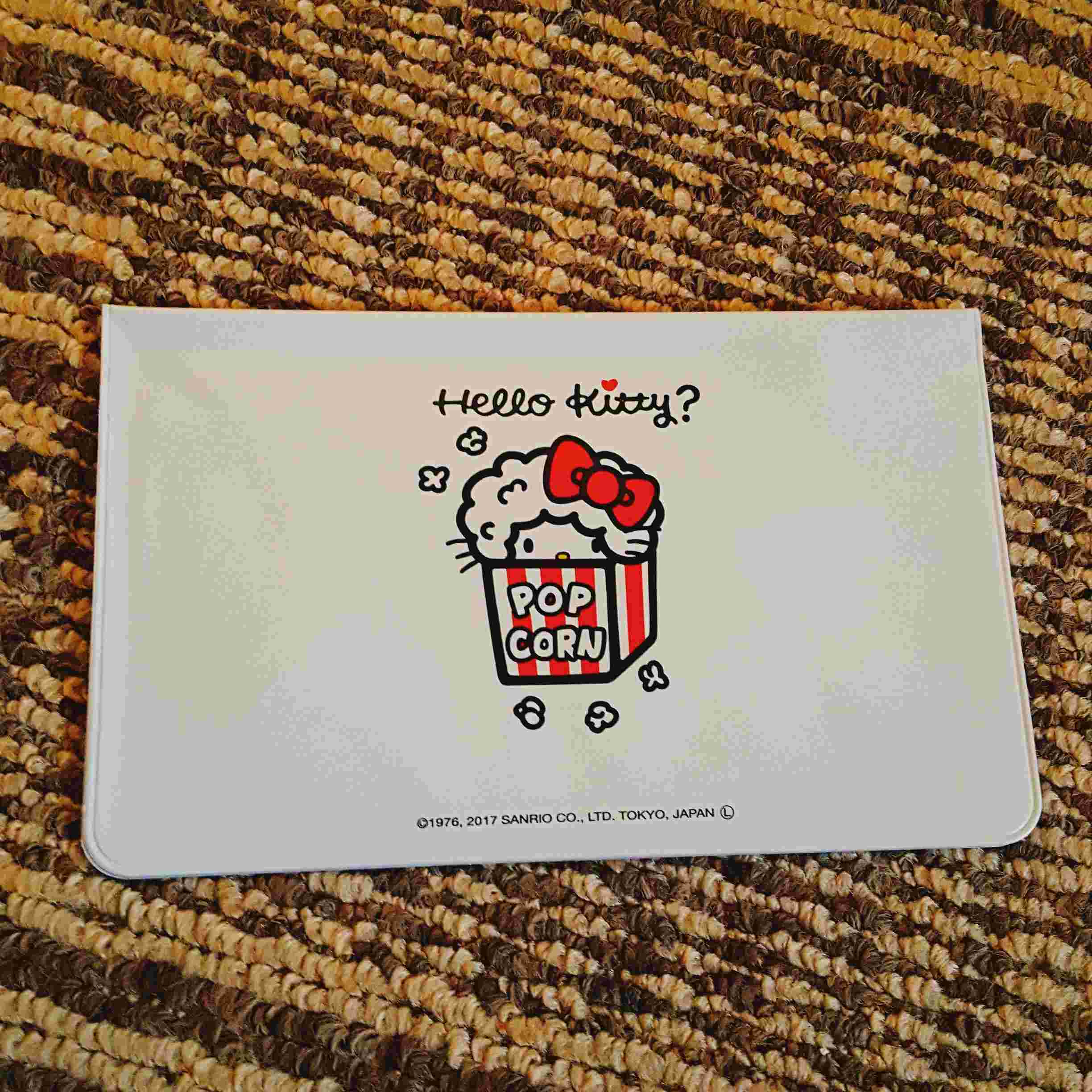 セリアのハローキティ通帳ケース
