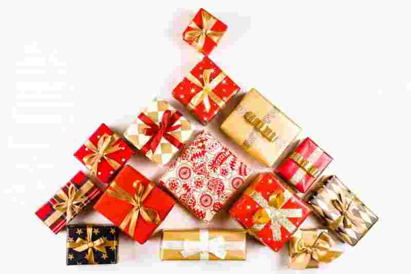 ダイソーのクリスマスやバレンタインにおすすめの包装紙で包んだプレゼントの紹介