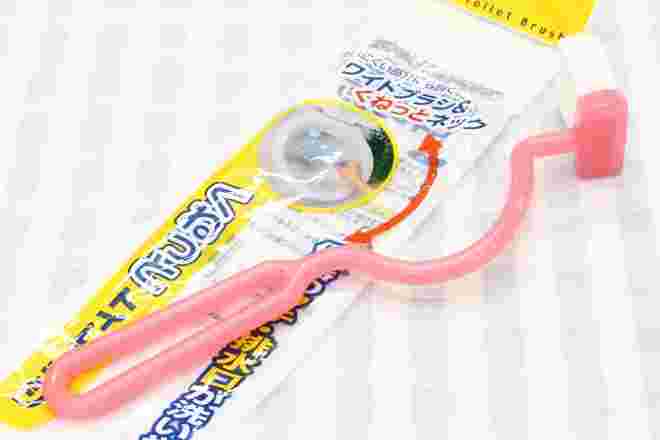 キャンドゥのくねっとトイレブラシの商品紹介