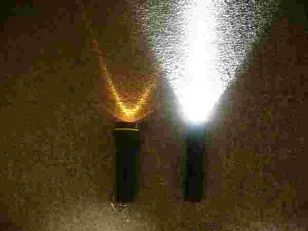 懐中電灯の明るさ比較