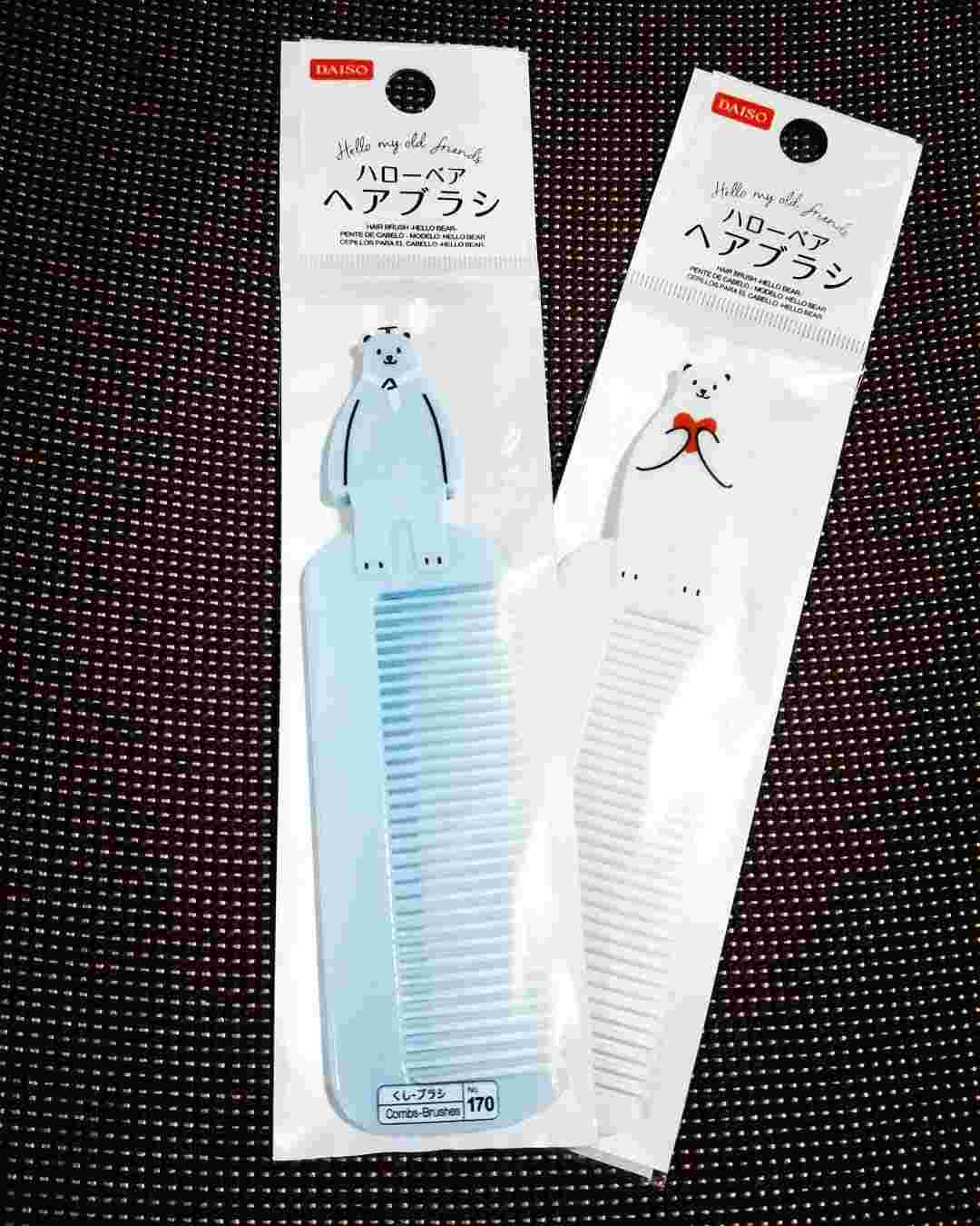 ハローベアヘアブラシ2種類が置かれている