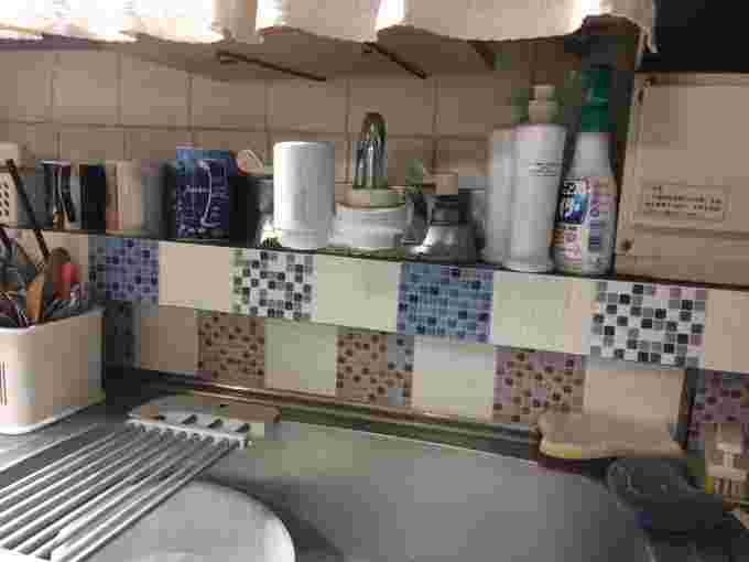 キッチンの水回りにタイルシールでDIYの例