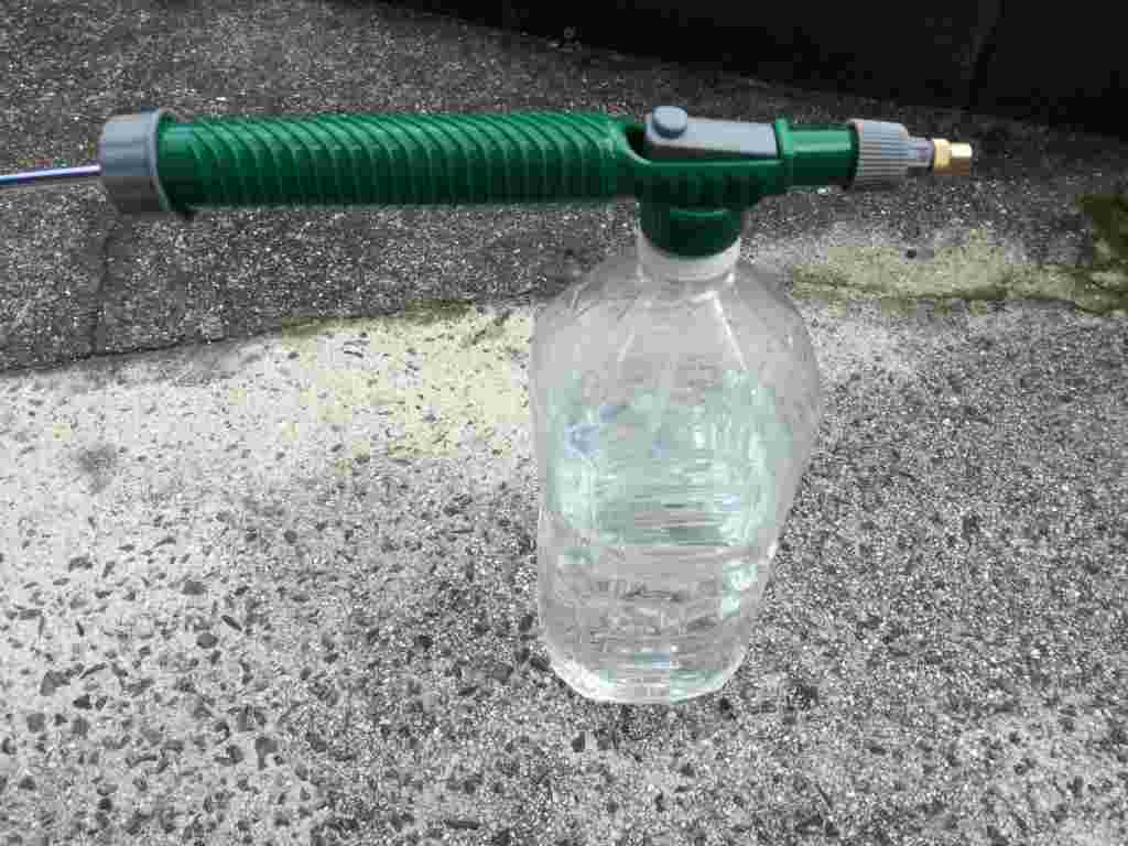 ダイソーの加圧式霧吹き（ペットボトル用）