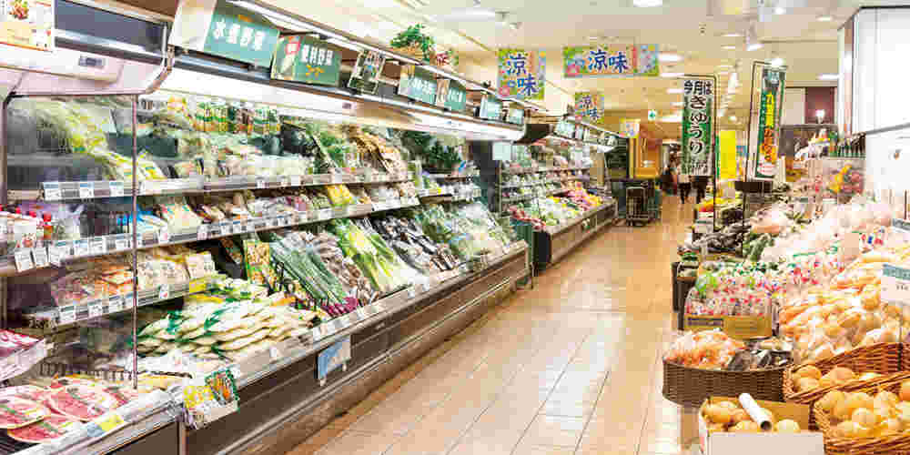 スーパー店内の陳列棚