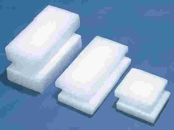 大中小きれいにカットされたドライアイス