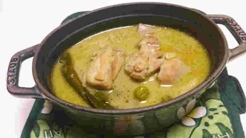 15cmのストウブにカレーが入っている様子