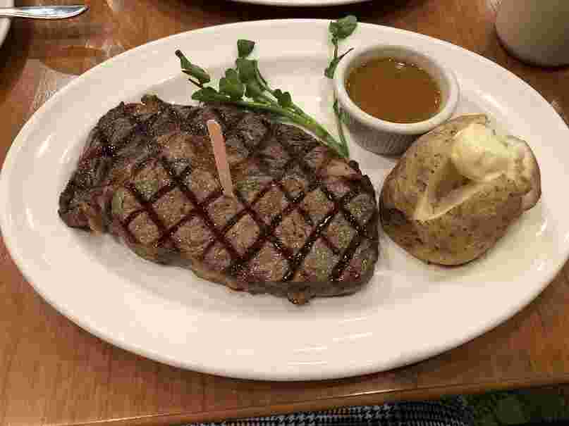 シズラーのステーキの画像