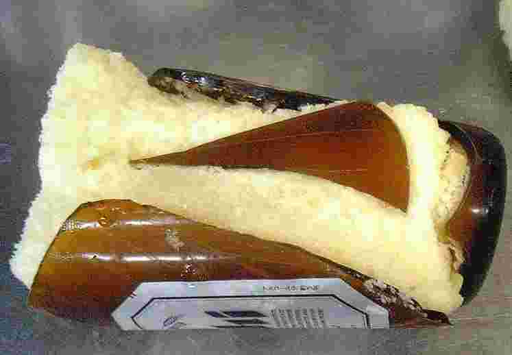 瓶ビールが破裂している状態