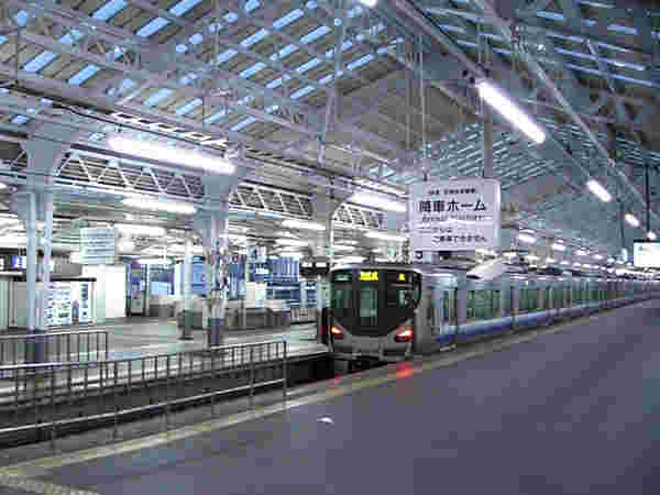 天王寺駅に停車している電車