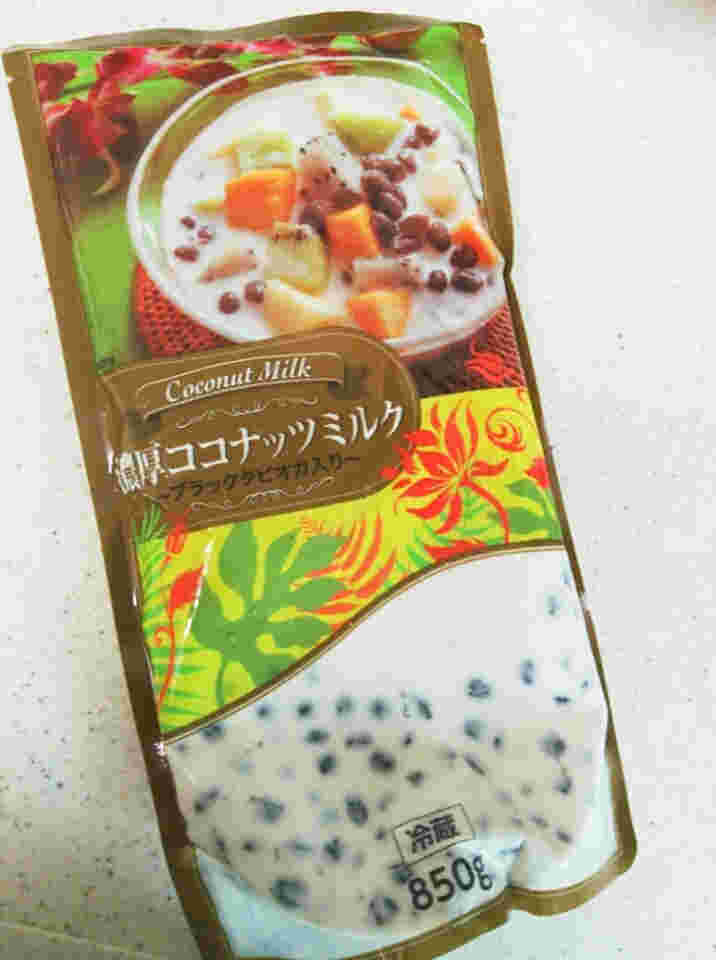 濃厚ココナッツミルク ブラックタピオカ入りのアップ