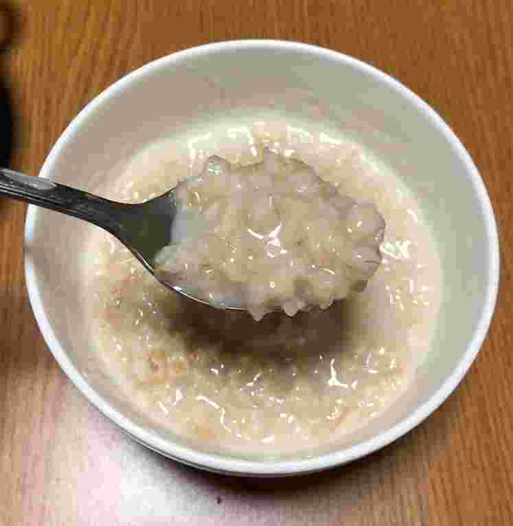牛乳で煮たロールドオーツ