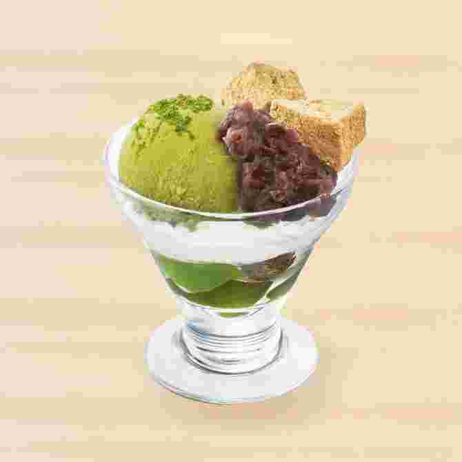 宇治抹茶プリントわらび餅のパフェ