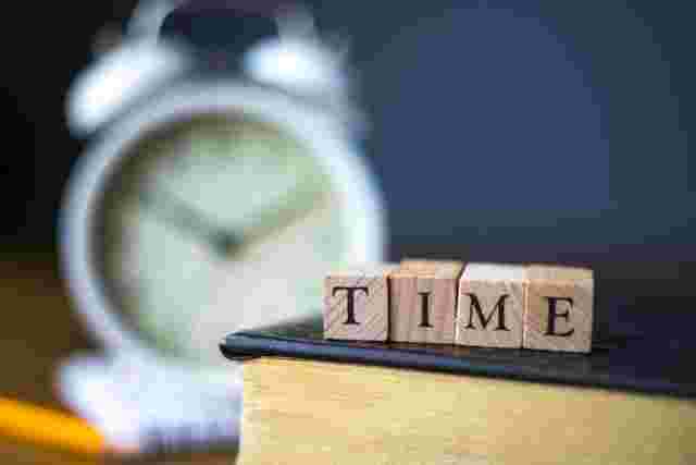 TIMEと書かれたブロック