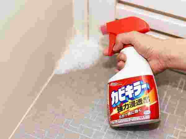 カビキラーの使用風景