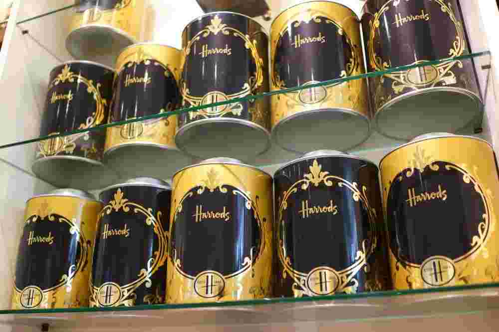 売り場に並ぶハロッズの紅茶