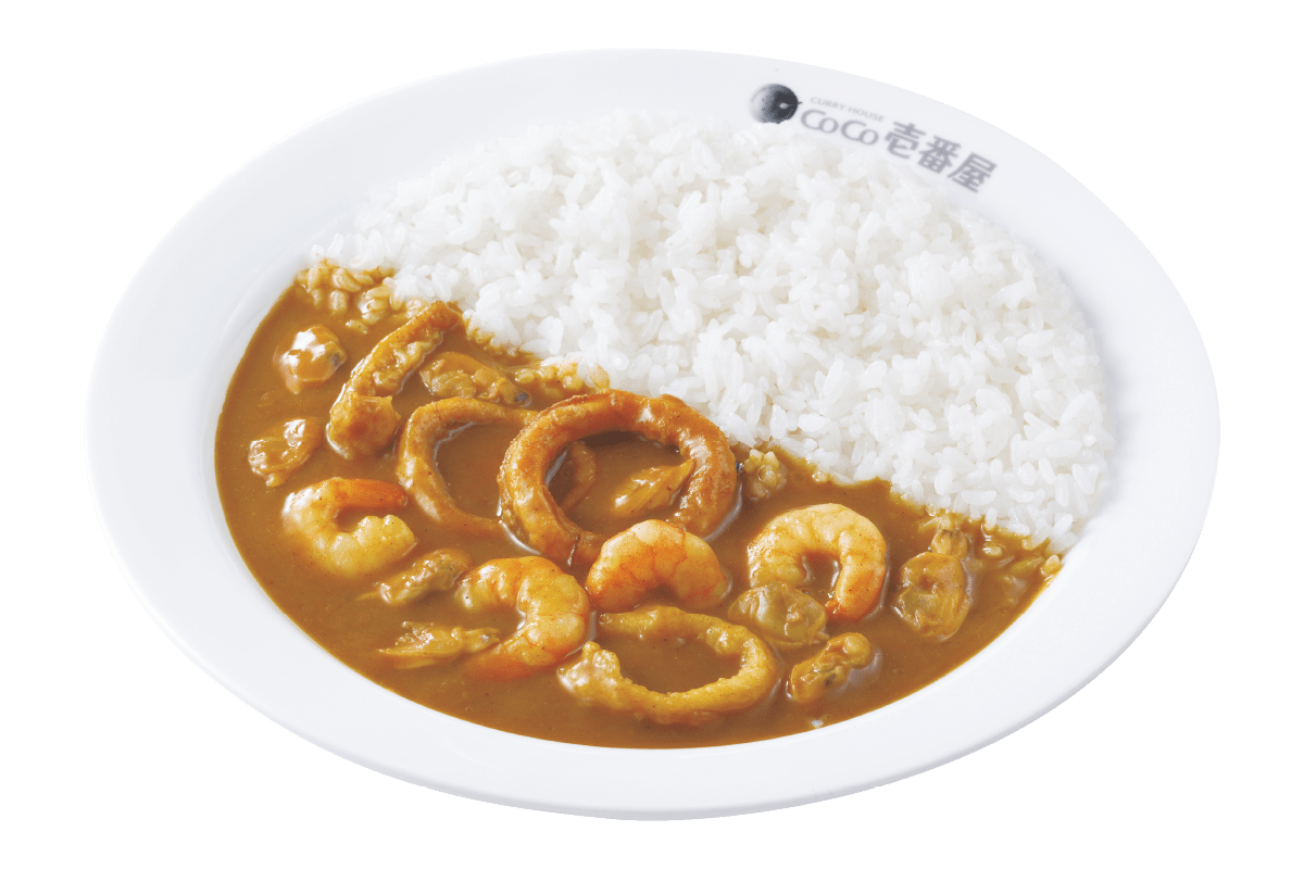 お皿に盛られた海の幸カレー