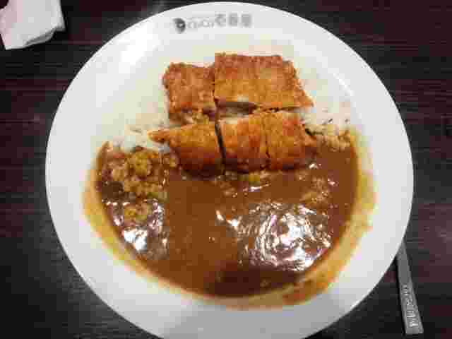 ココイチのパリパリチキンが盛りつけられたカレー