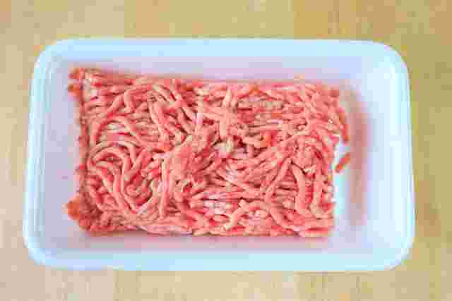 パックに入った豚ひき肉