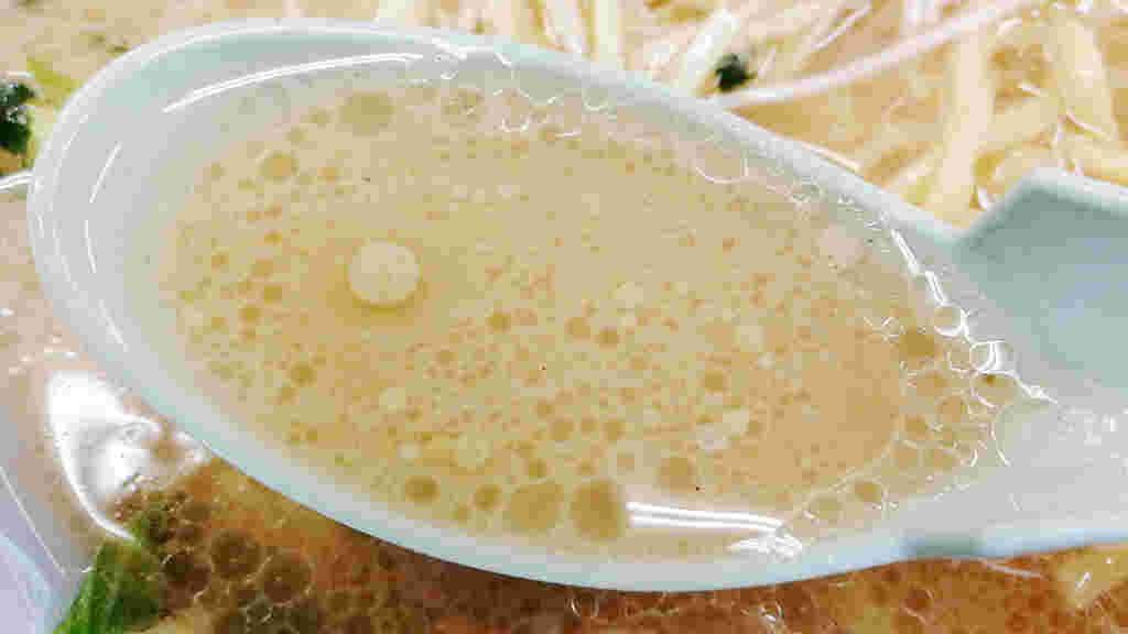 山岡家ラーメンのスープの画像