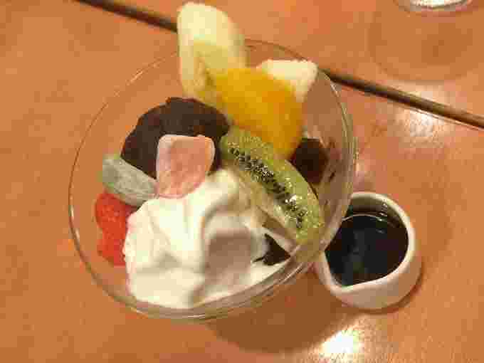 不二家のフルーツソフトクリームあんみつ
