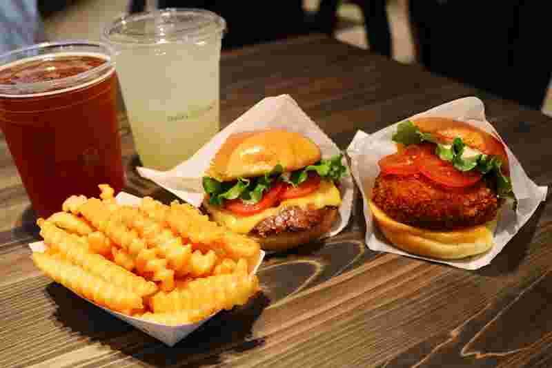 シェイクシャックのハンバーガーやポテト