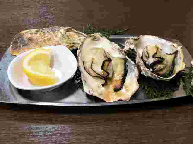 レモンの添えられた牡蠣