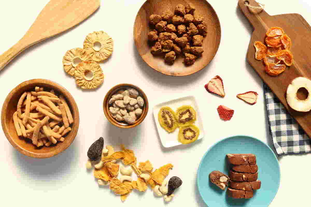 間食として食べるナッツ、ビスケット、ドライフルーツといった糖分の高いお菓子