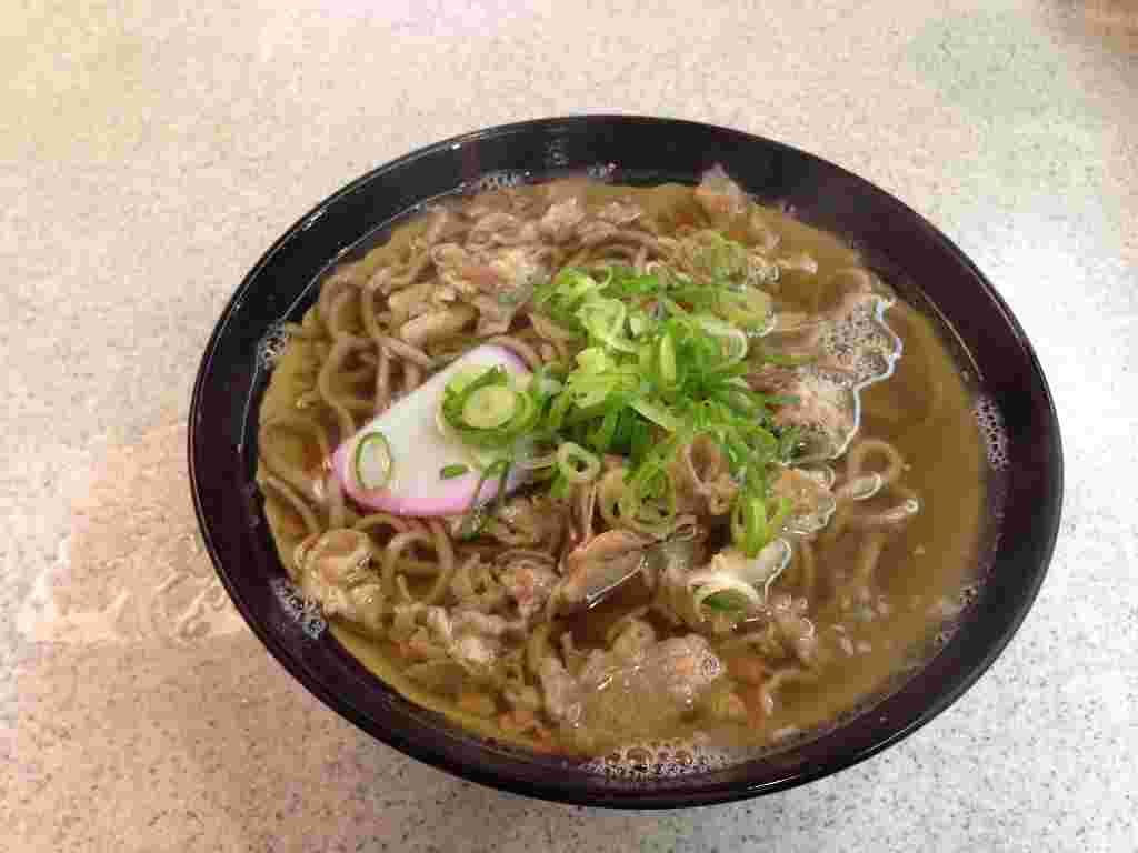新大阪駅の肉そばの画像