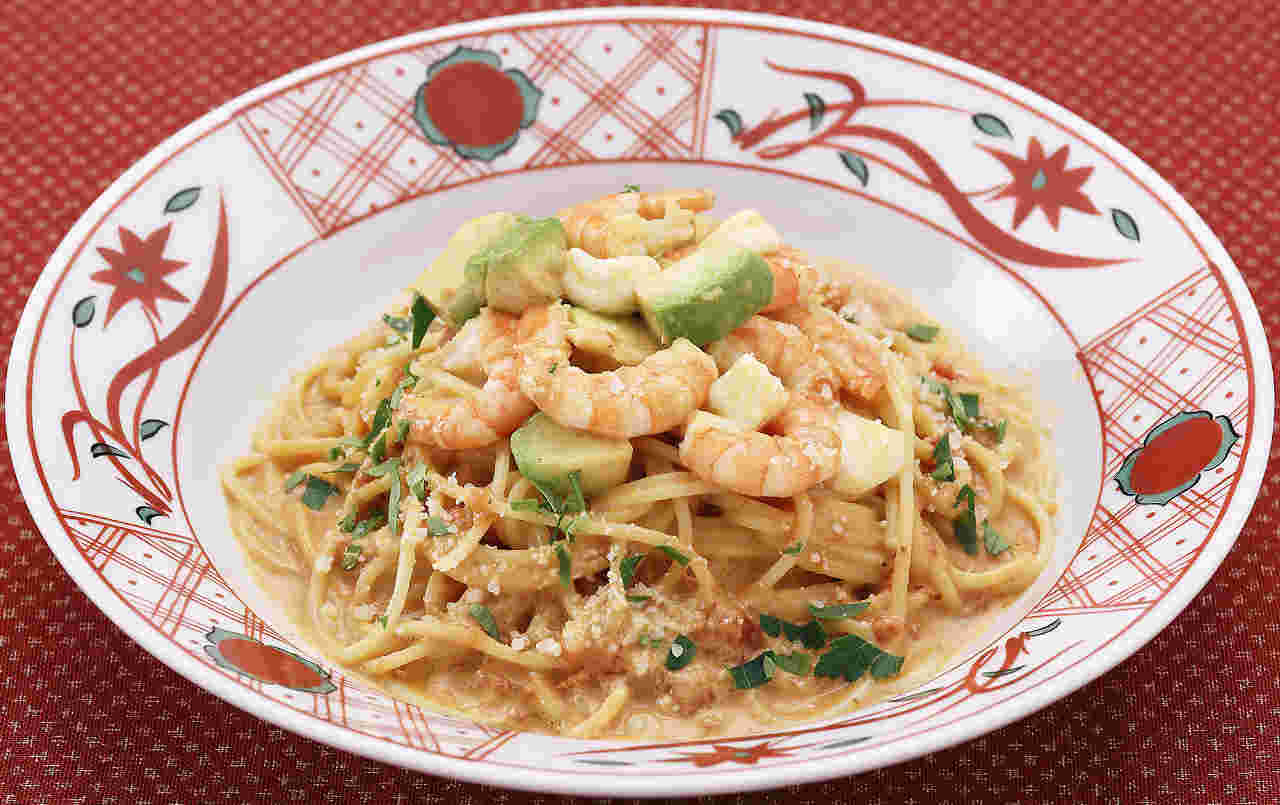 たっぷり海老とモッツアレラチーズのトマトクリーム