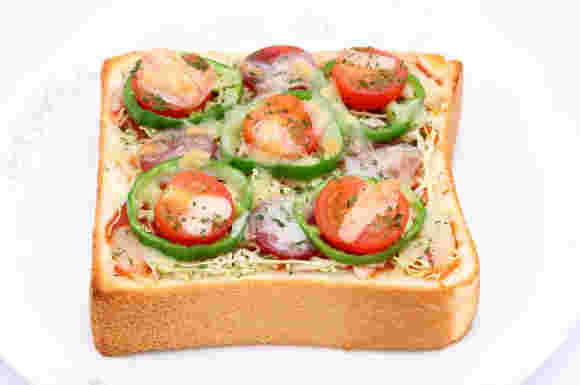 食パンで作ったピザトースト