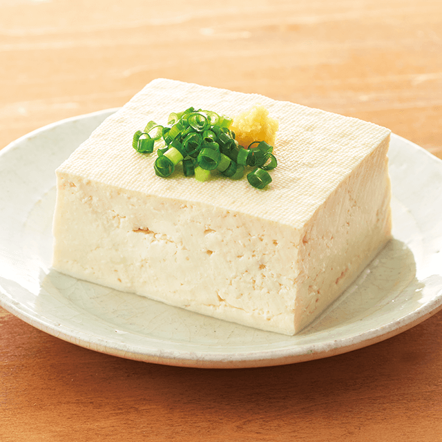 お皿に乗せた豆腐
