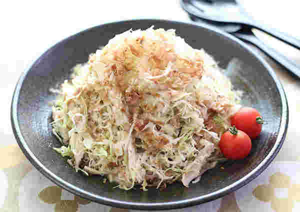 ゴマドレッシングのかかった千切りキャベツ