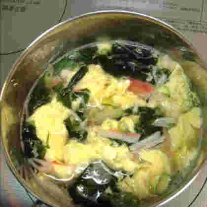 かにかま卵わかめスープ