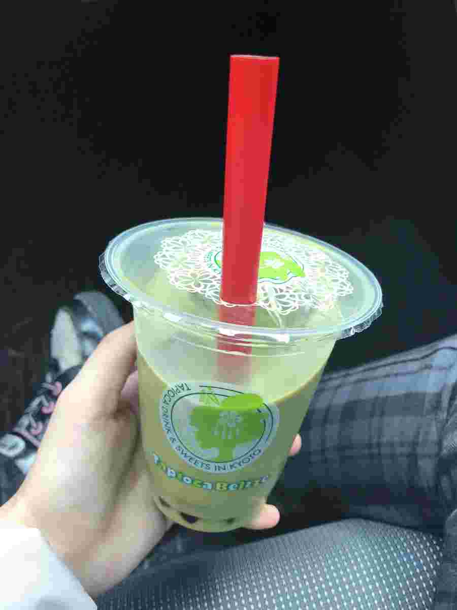 チョコ味タピオカ入り抹茶タピオカドリンク