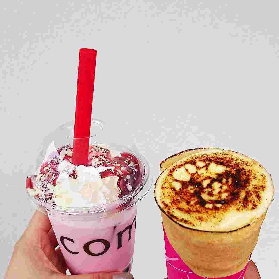 コムクレープのタピオカドリンクとクレープ