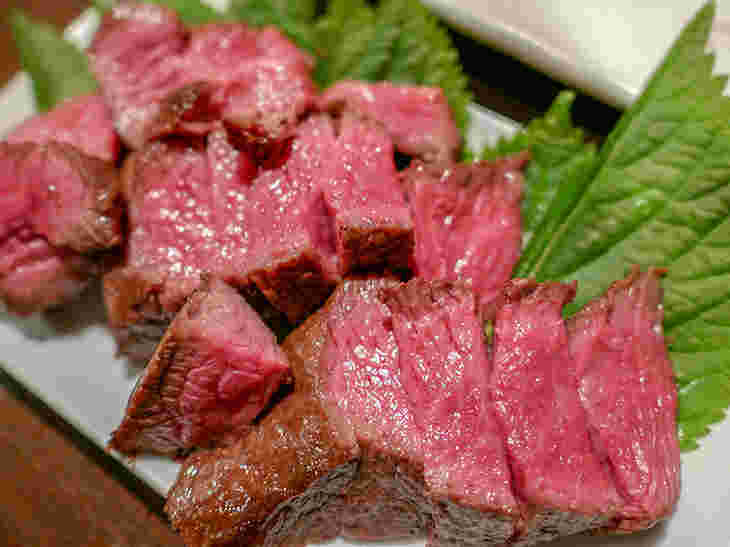 赤身肉のステーキ