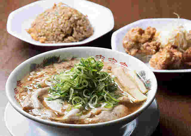 ラーメンとチャーハンと唐揚げ