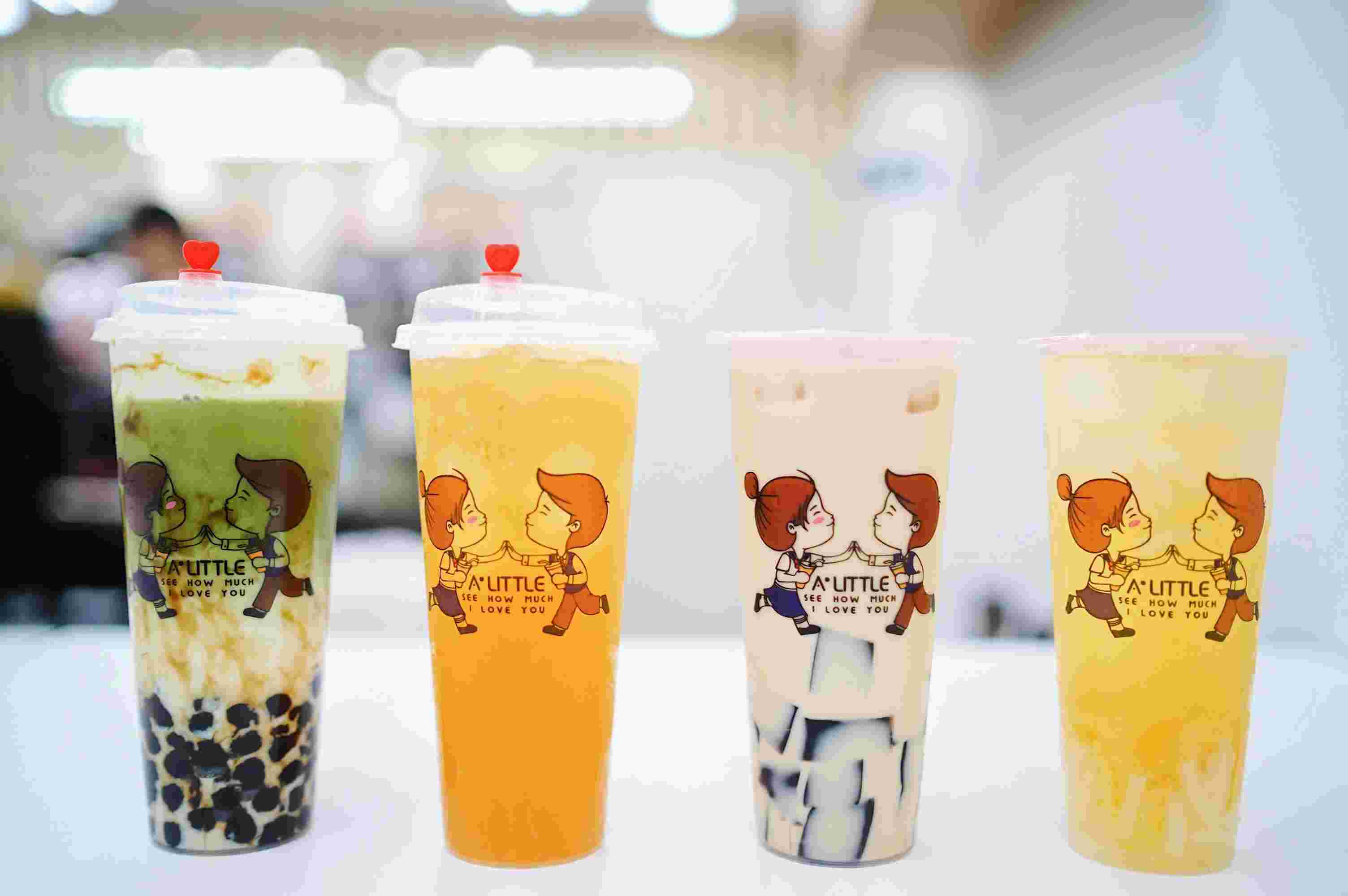 アリトルのドリンクが4杯並んでいる