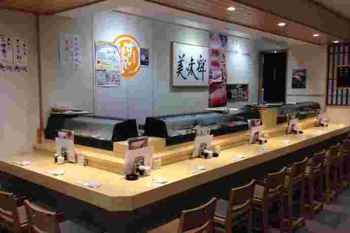店内のカウンター席の様子