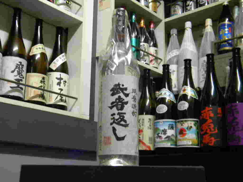 細長いボトルに入ったシンプルな見た目の熊本焼酎