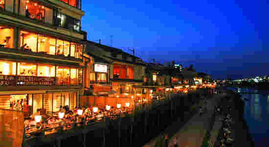 鴨川の夜の様子