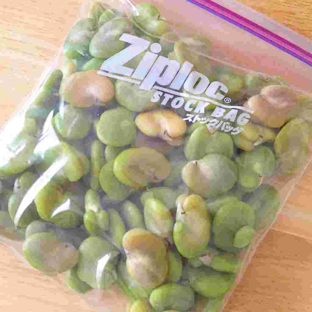 ジップロックに入った大量のそら豆