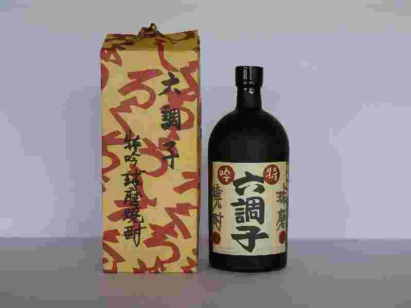 レトロな雰囲気の箱とパッケージが印象的な焼酎