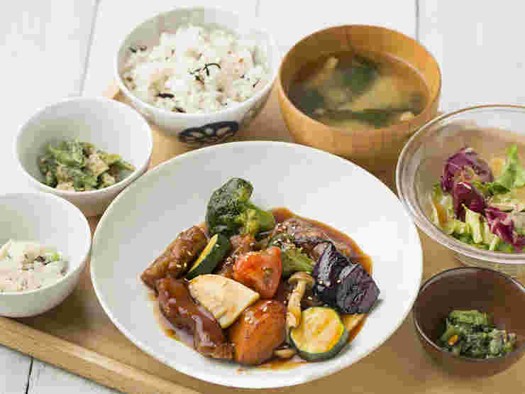 豚肉と7種野菜のピリ辛BBQソース